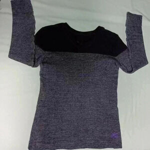 Smart Pak v neck pull over.  Ladies Size m
